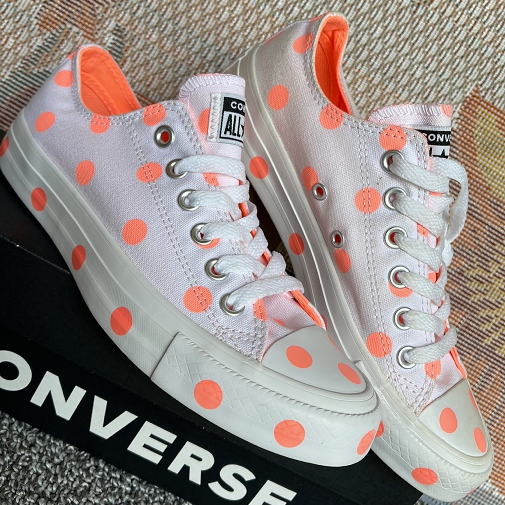 Converse WMNS 560629F
CTAS OX
WHITE/CRIMSON PULS Sneakers - Picture 8 of 16